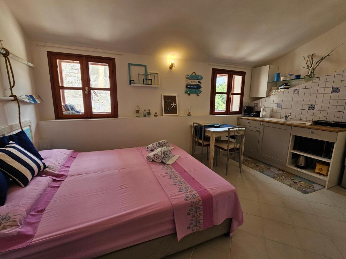Studio Mare Fuori With Terrace Rovinj Exteriör bild